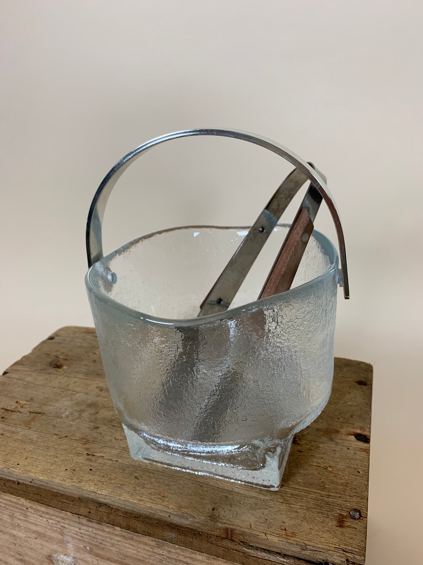 Eiskübel aus Glas mit Griff