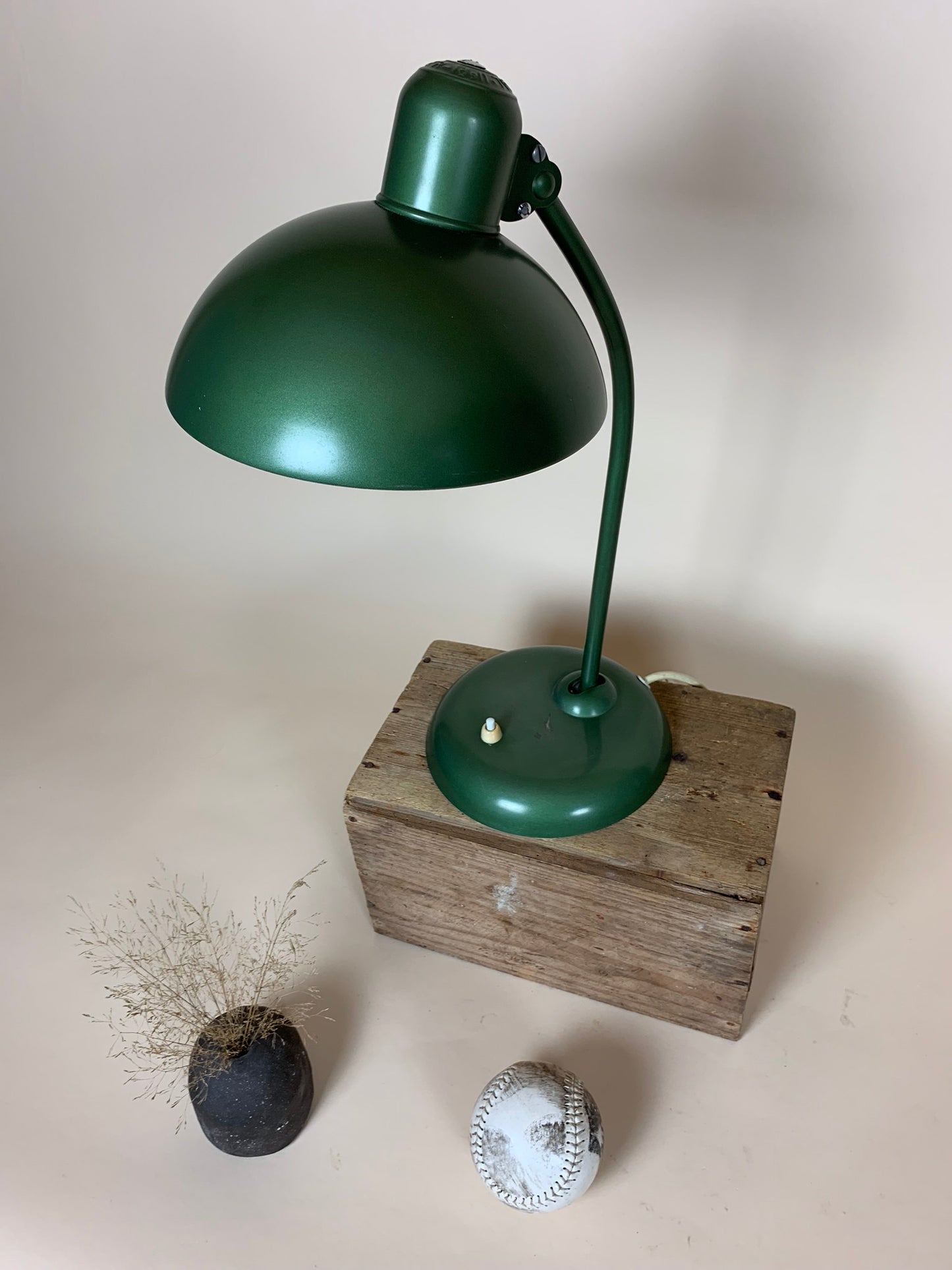 Grüne Kaiser Idell Lampe - entworfen von Christian Dell
