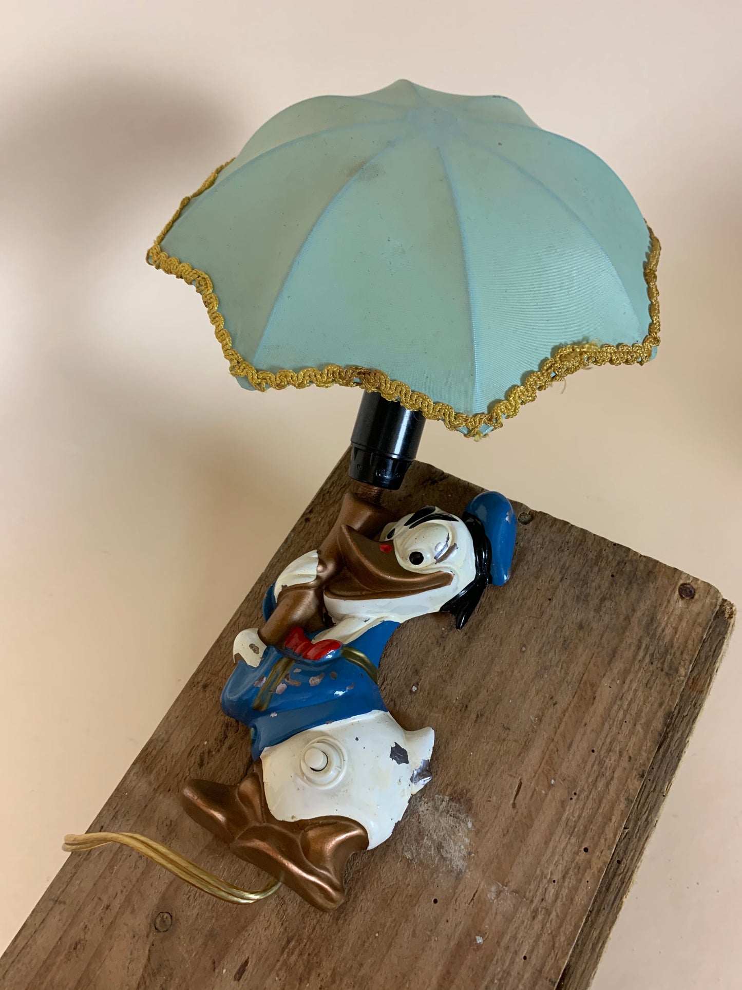 Anders Und Lampe mit Schirm