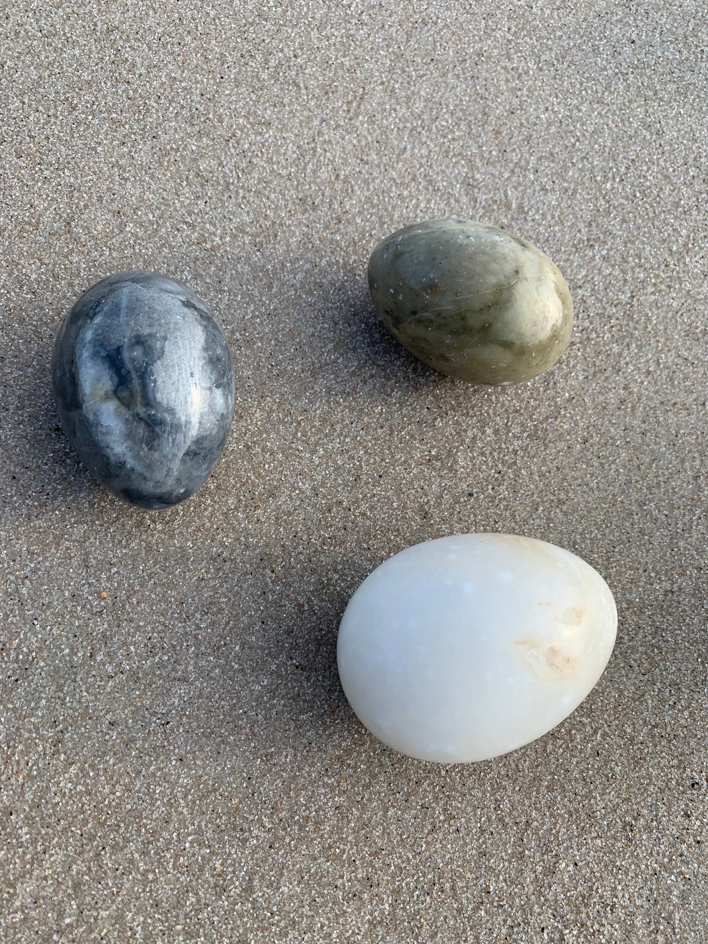 3 dekorative Eier aus Marmor