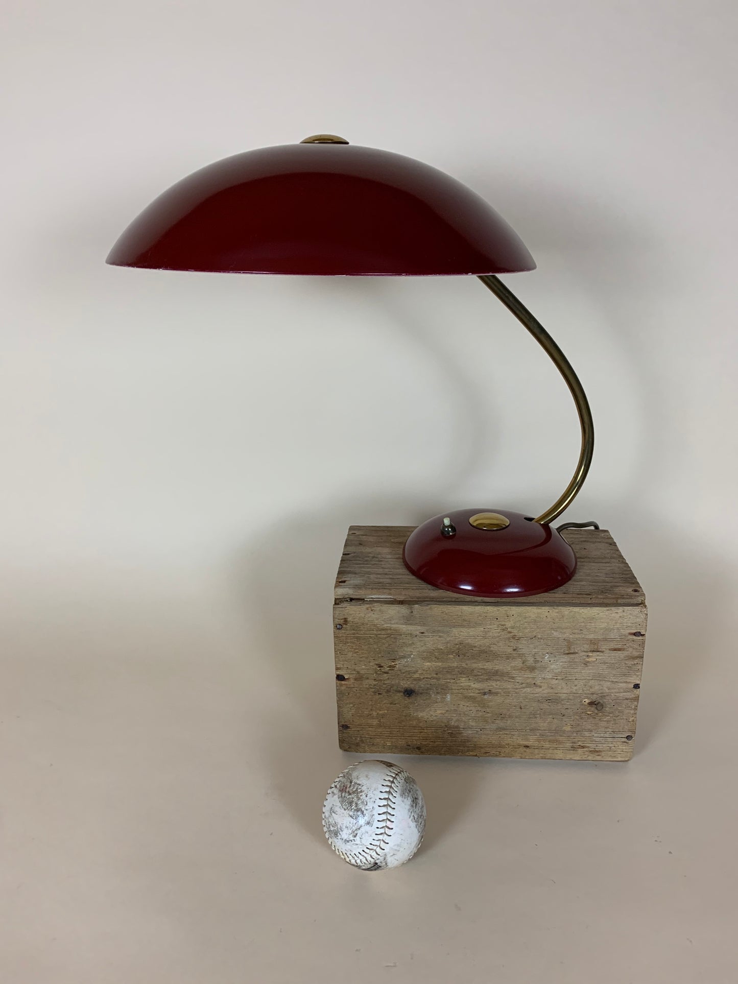 Helo Vintage Lampe in Dunkelrot