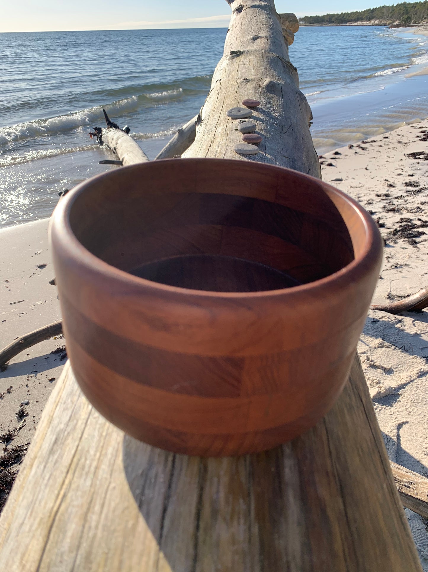 Schale aus Teakholz