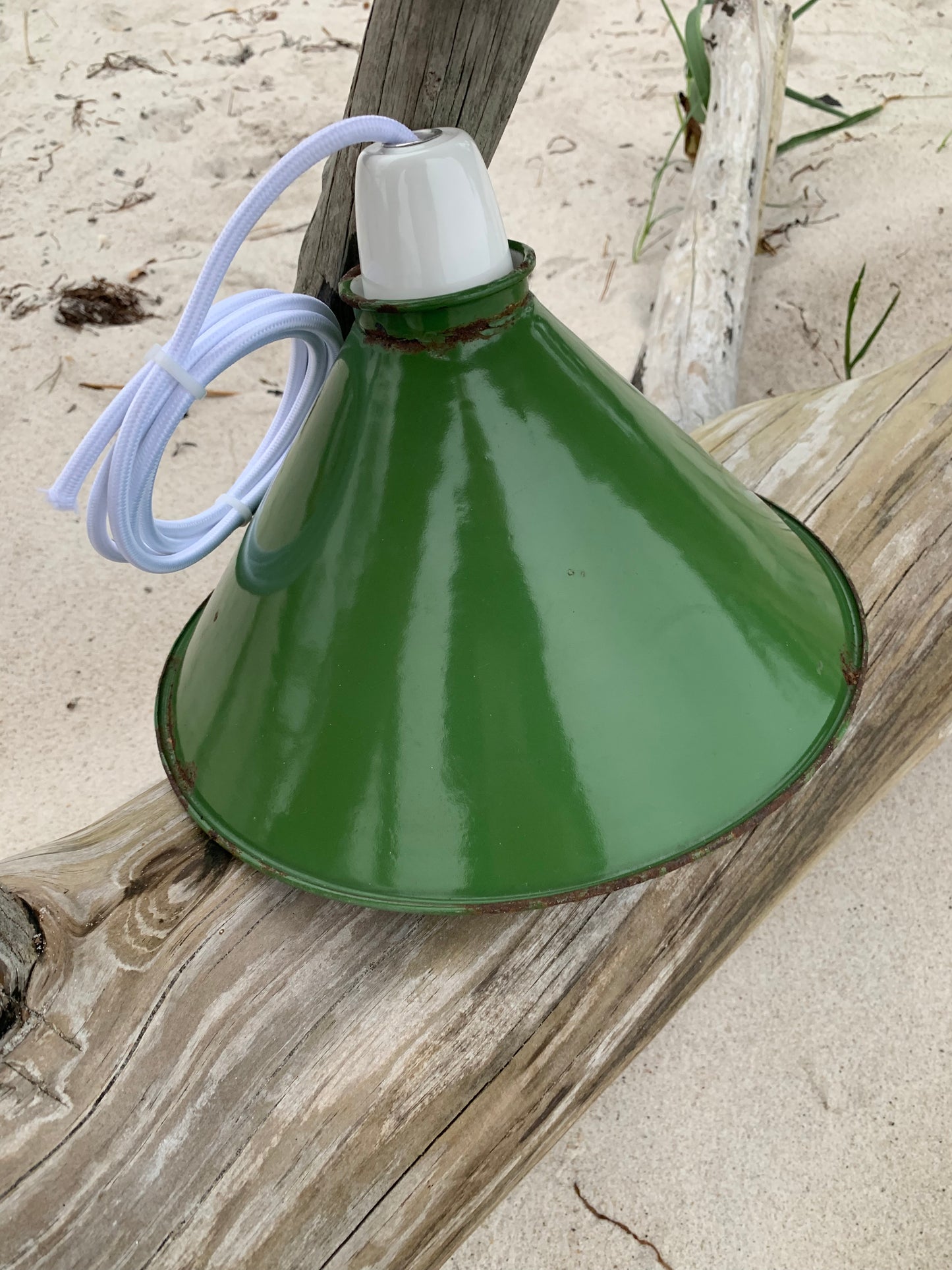 Lampe aus grüner Emaille