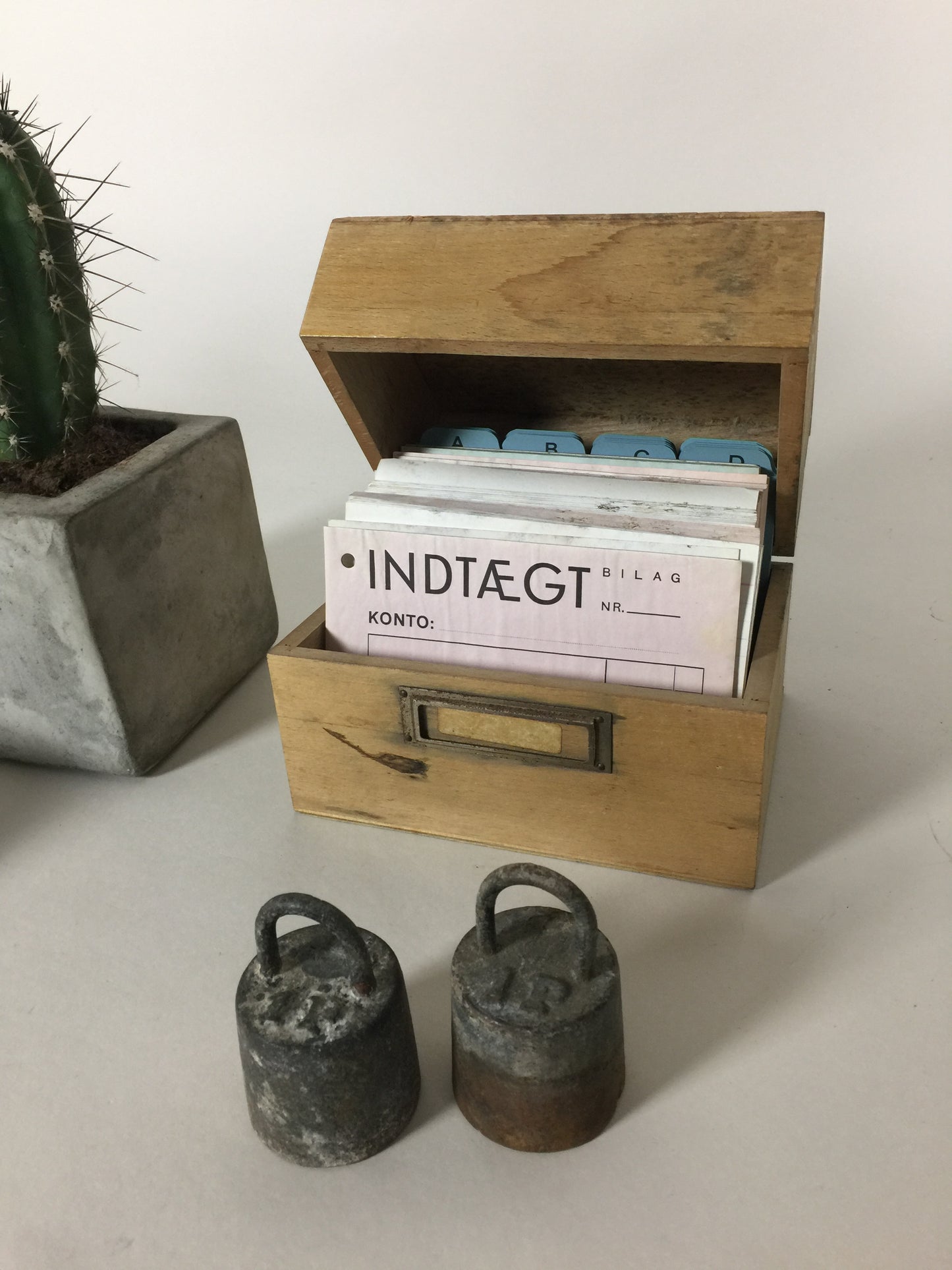 Lustige alte Archivbox aus Holz