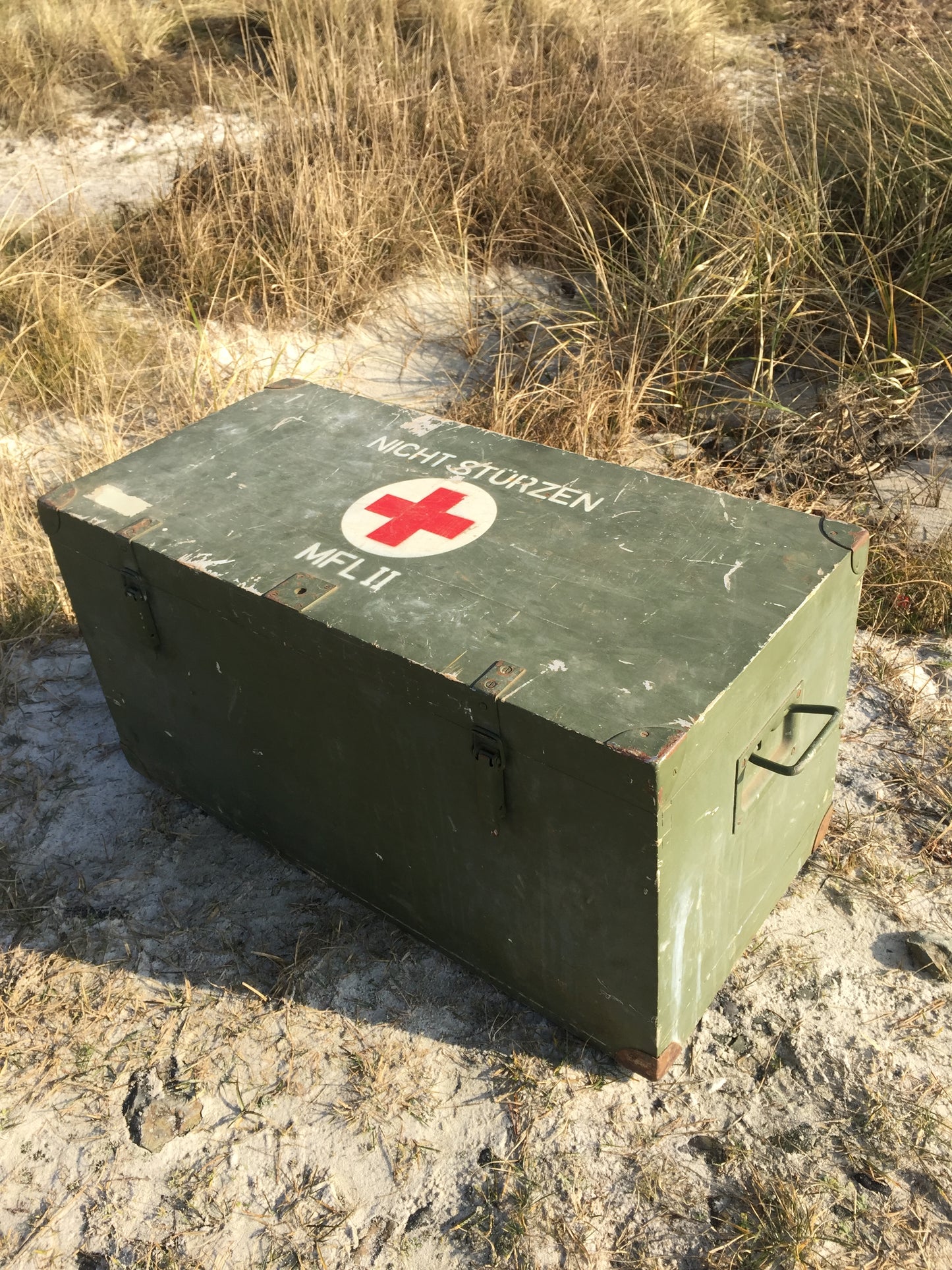 Große schöne Rote-Kreuz-Box