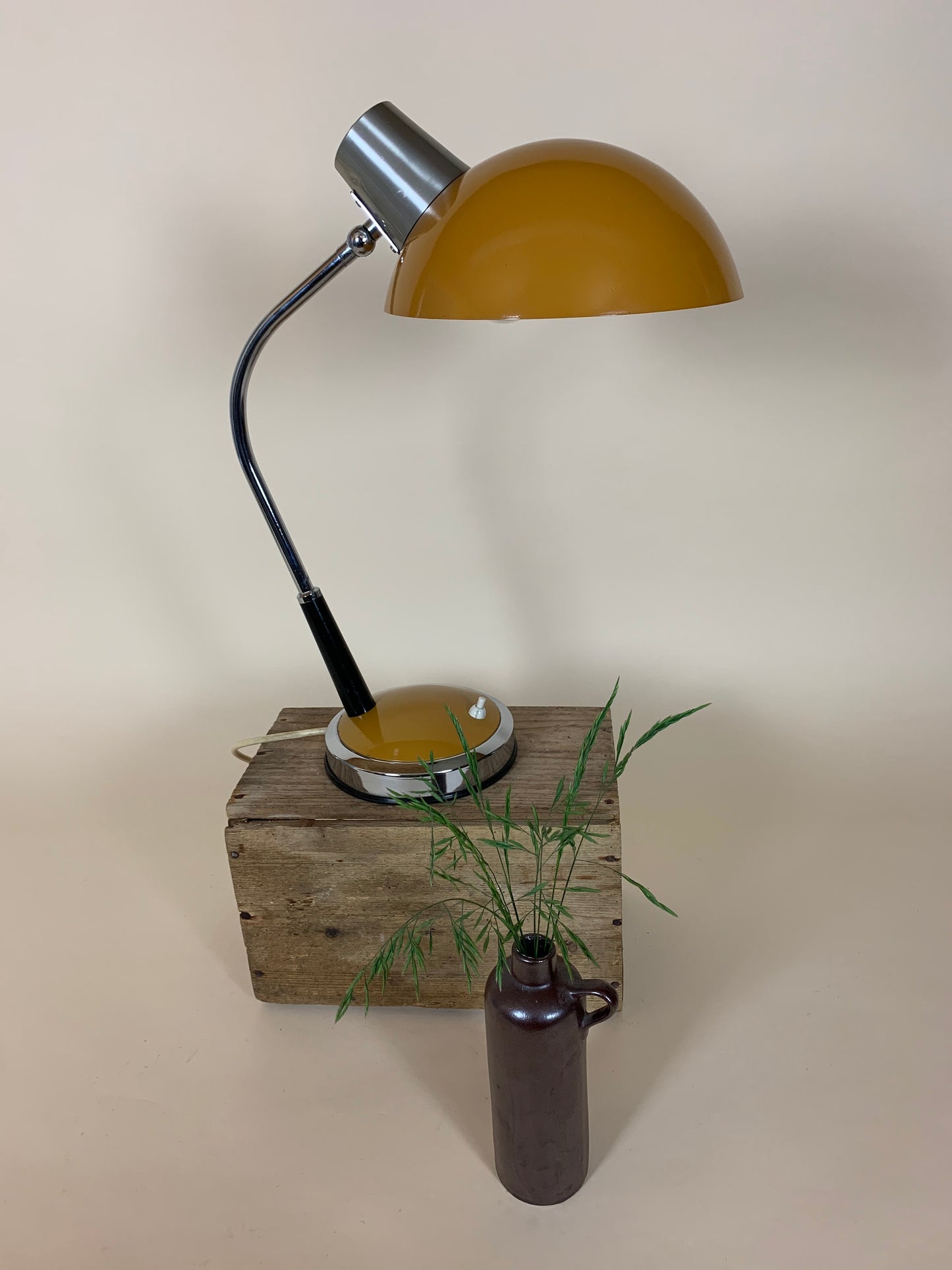 Schöne Retro-Lampe - Curry-Gelb