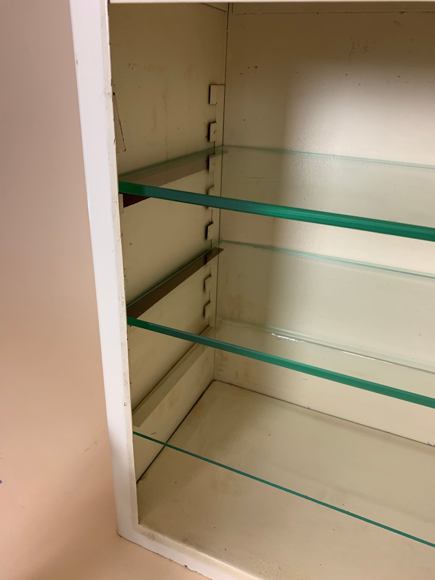 Großer Medizinschrank aus Metall