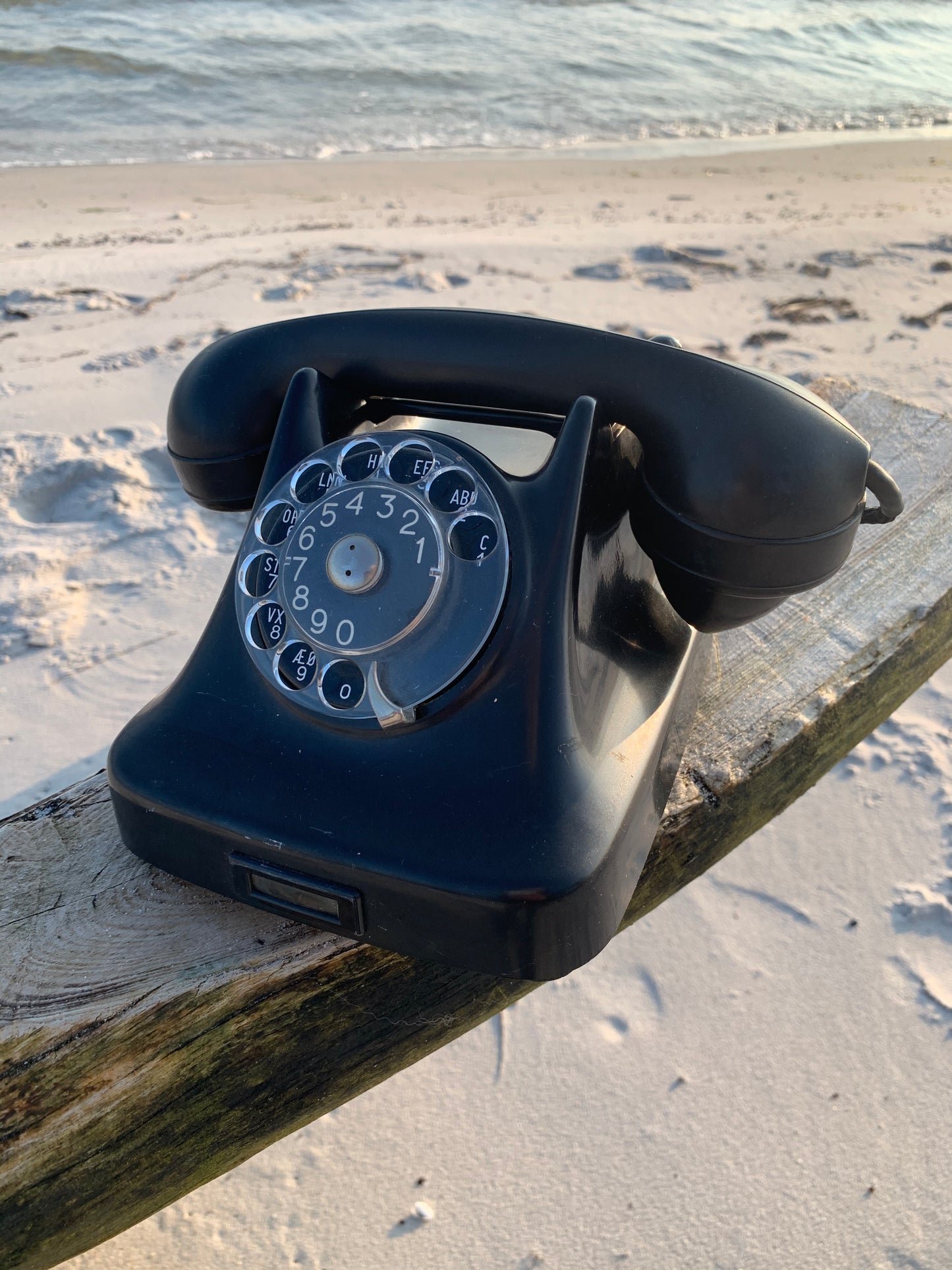 Telefon aus schwarzem Bakelit