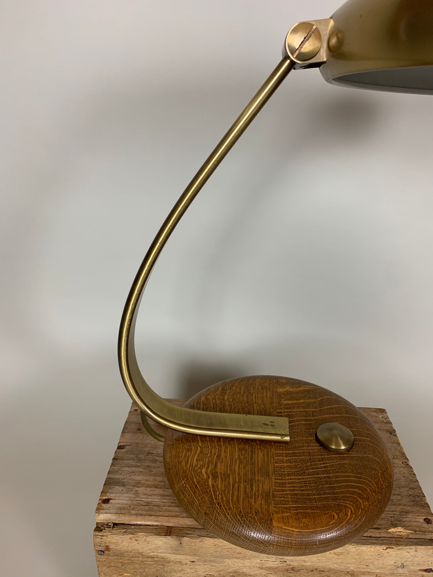 Vintage Lampe aus Messing mit Sockel aus Eiche