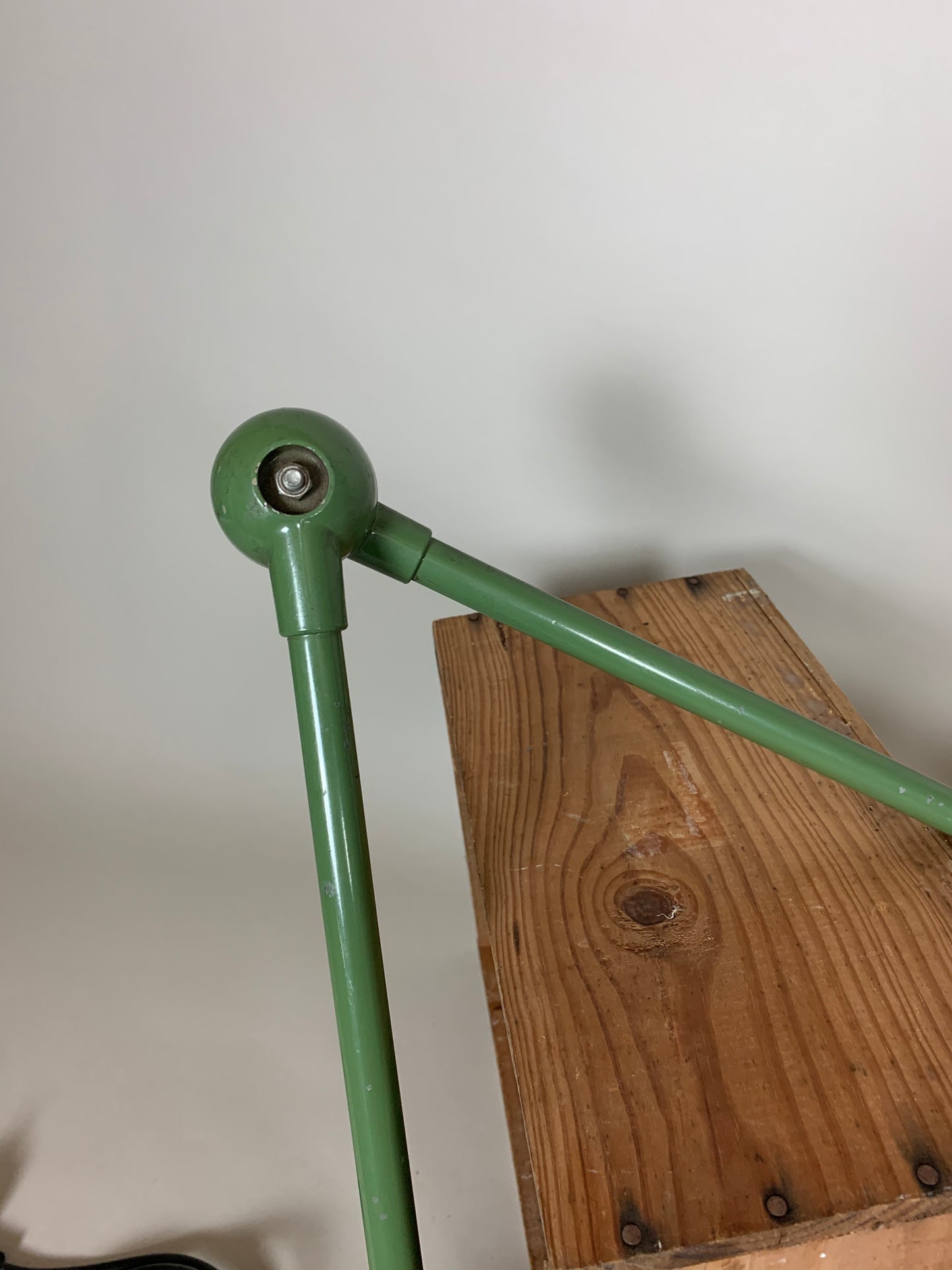 Jieldé Lampe mit 2 Armen und Tischbefestigung - Grün