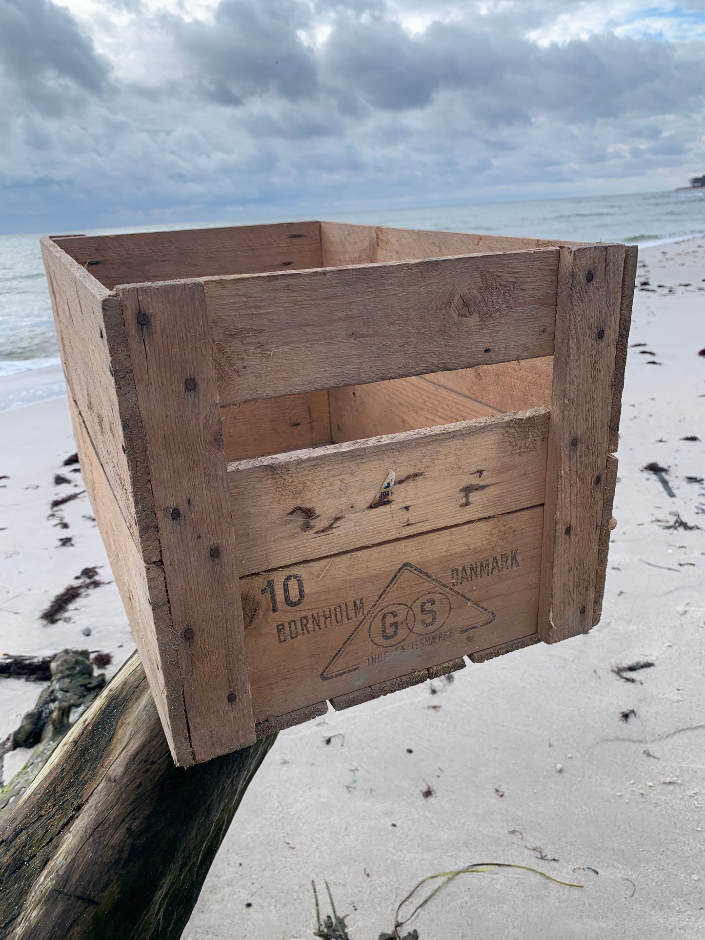 Schöne Holzkiste mit Text aus Bornholm