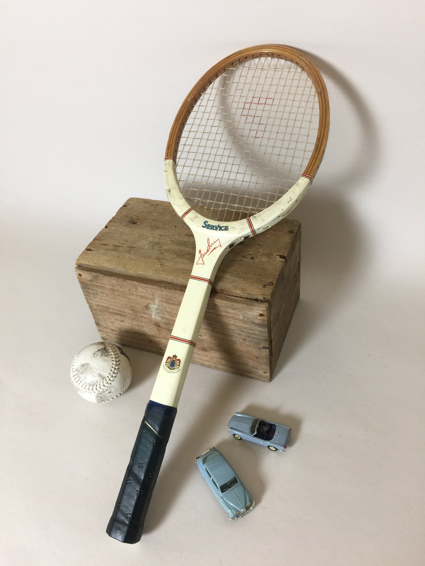 Schöner alter schwedischer Tennisschläger