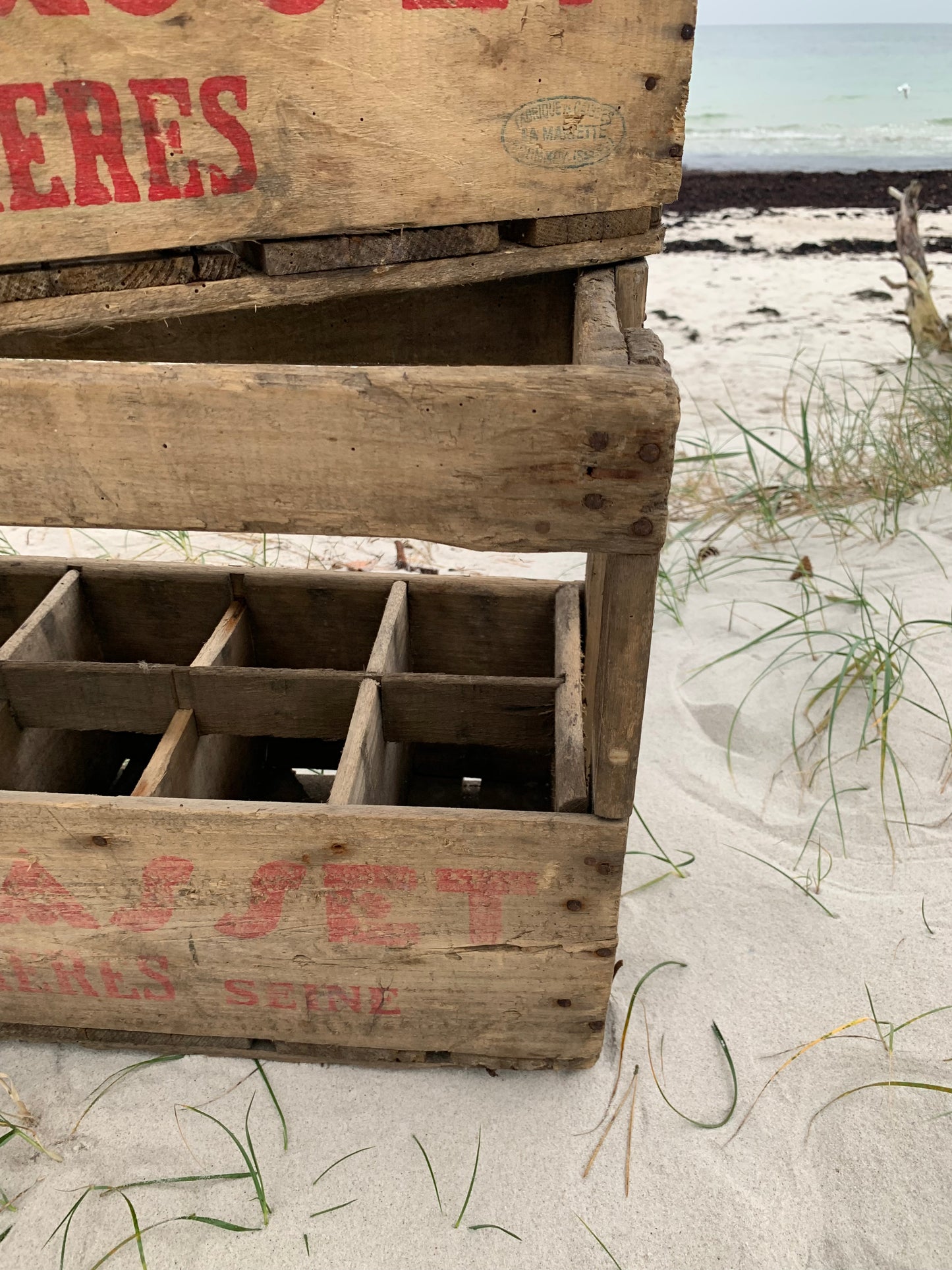 Alte französische Flaschenkiste aus Holz