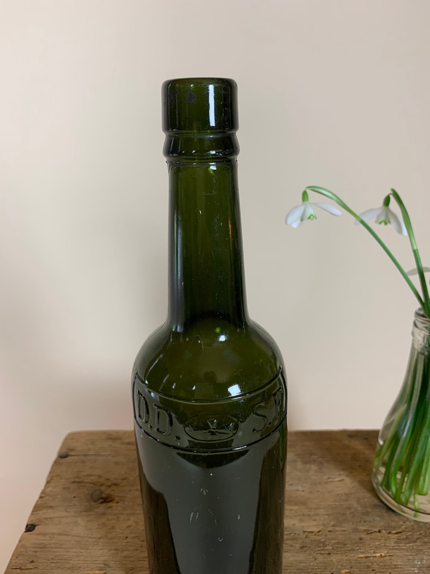 Dunkelgrüne DDSF-Flasche