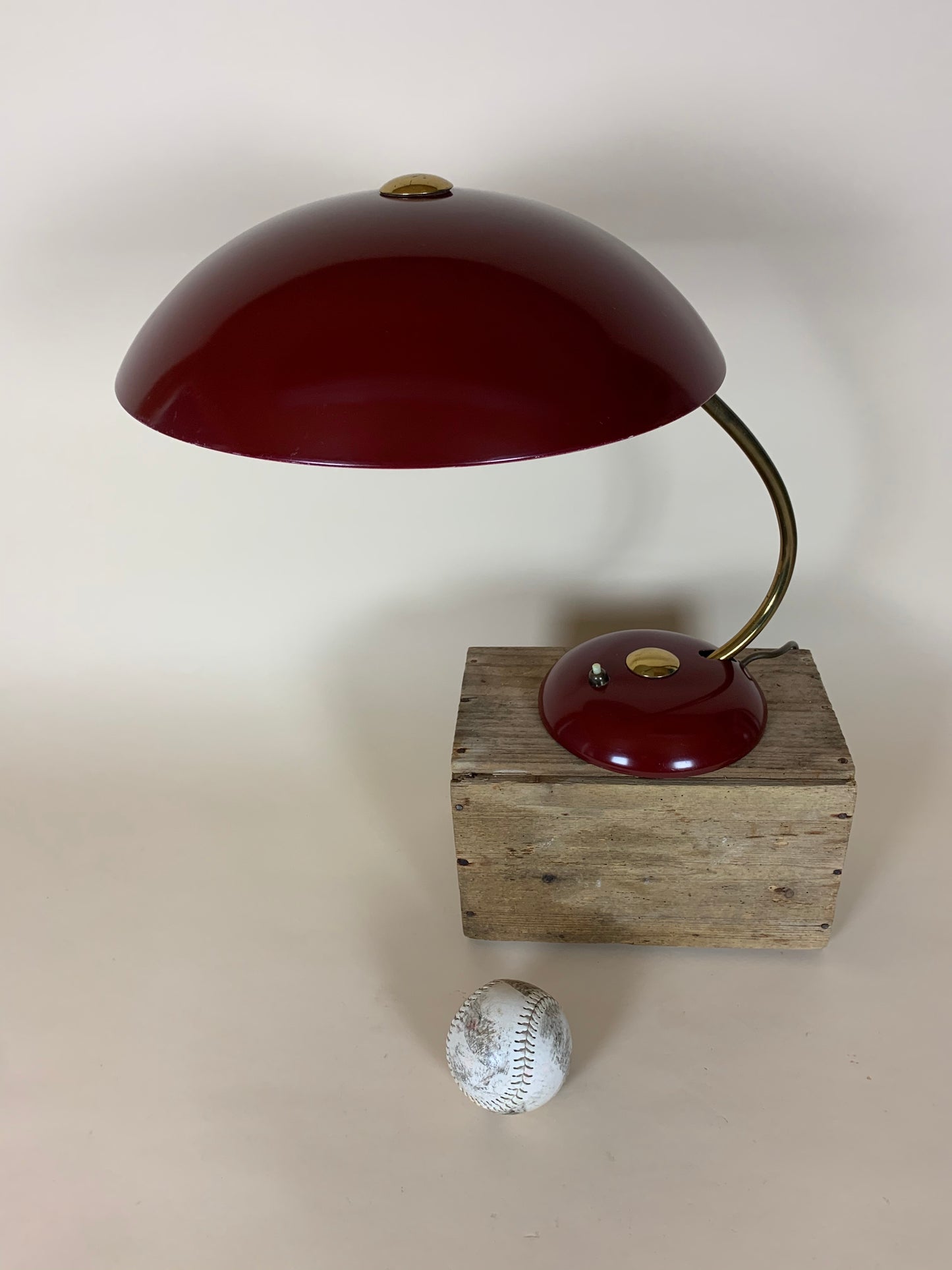 Helo Vintage Lampe in Dunkelrot