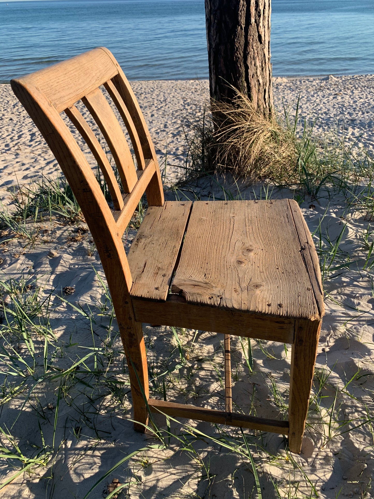 Alter Holzstuhl mit Patina