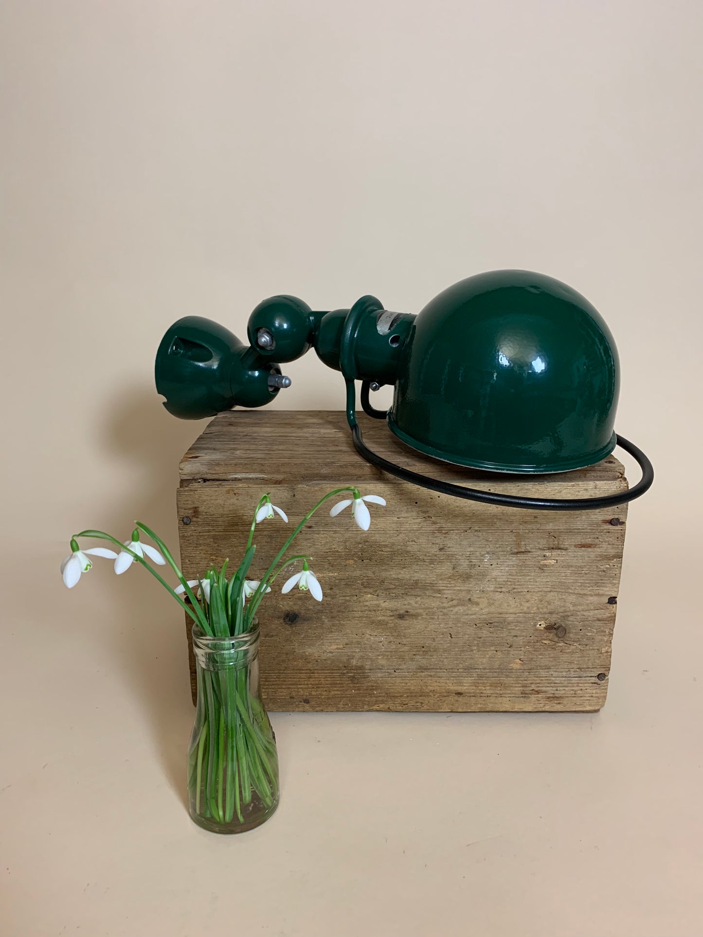 Grüne Jieldé-Wandlampe