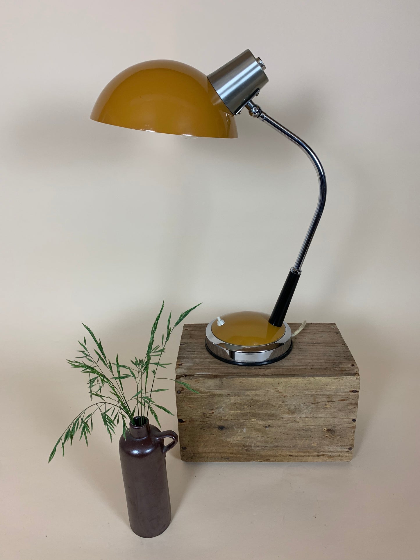 Schöne Retro-Lampe - Curry-Gelb