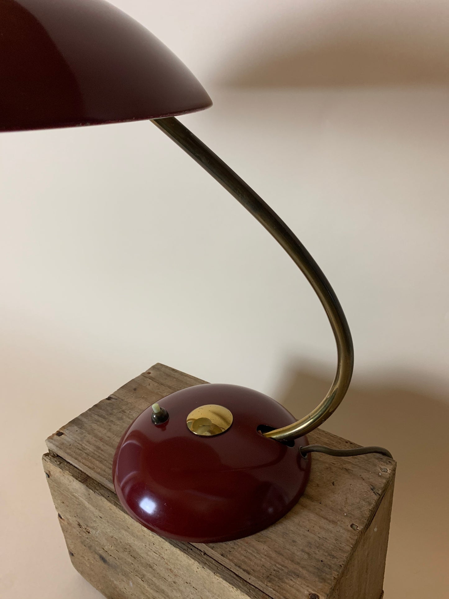 Helo Vintage Lampe in Dunkelrot