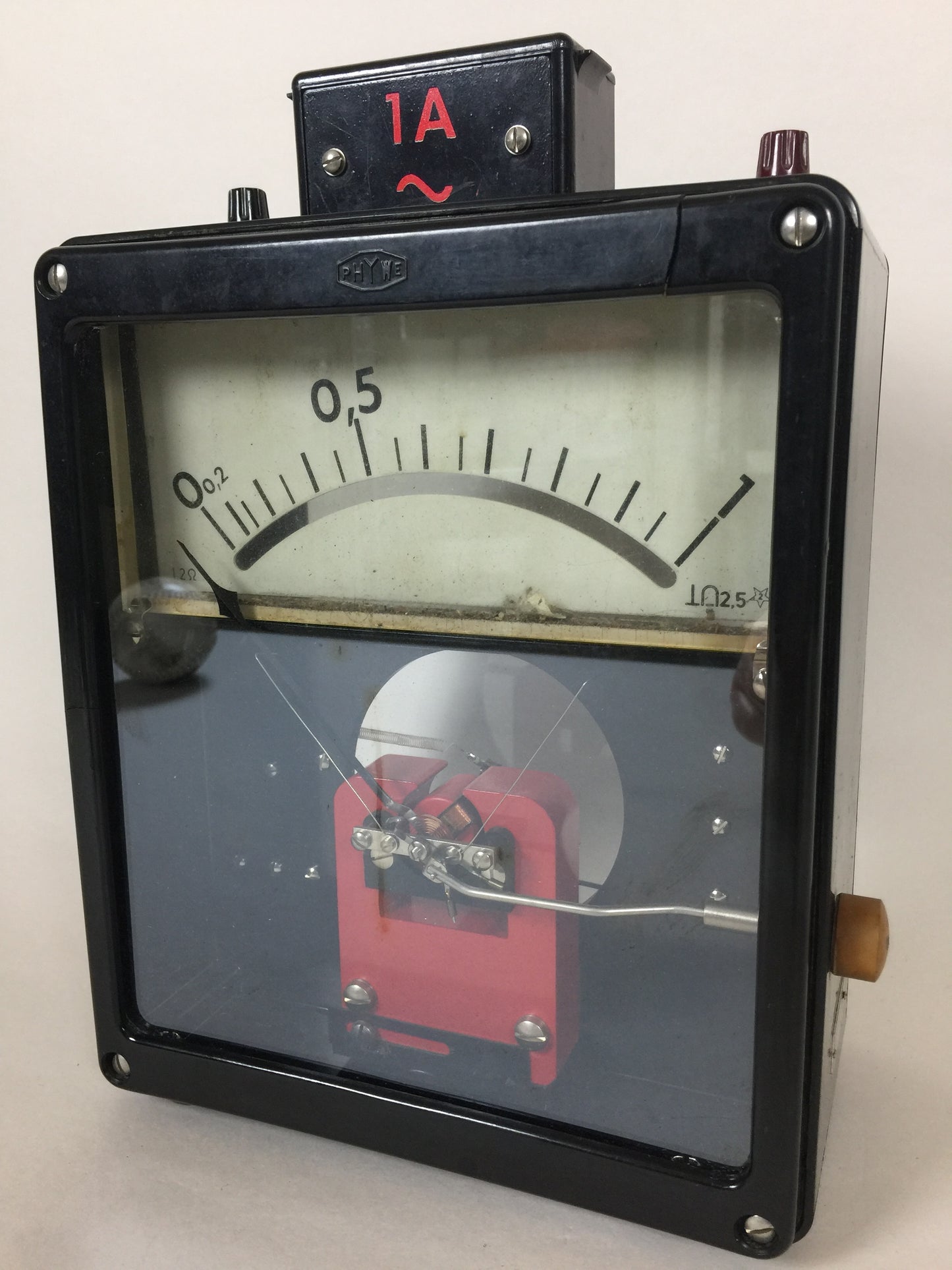 Rohes und dekoratives Voltmeter