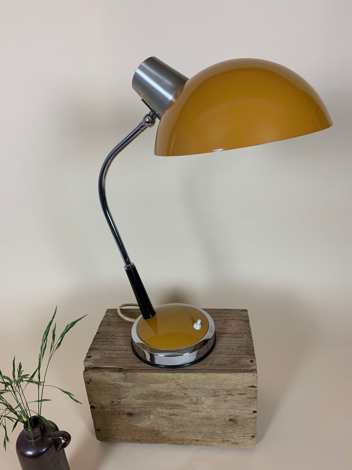 Schöne Retro-Lampe - Curry-Gelb