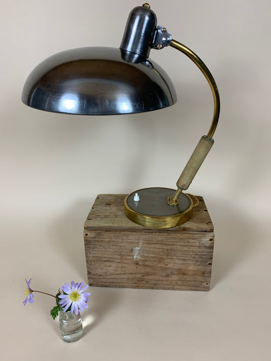Schöne und rohe Vintage-Lampe