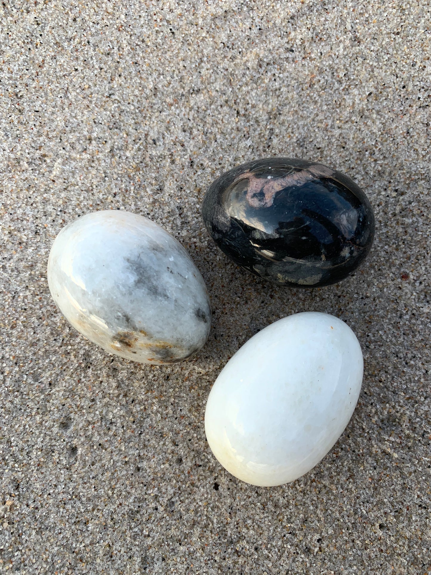 Drei schöne Eier aus Marmor - Zusammen verkauft