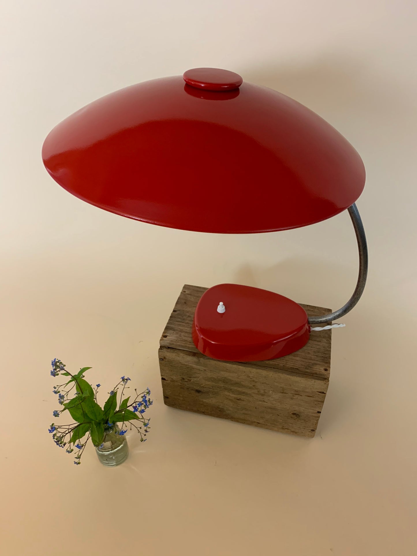 LBL-Lampe in schöner roter Farbe