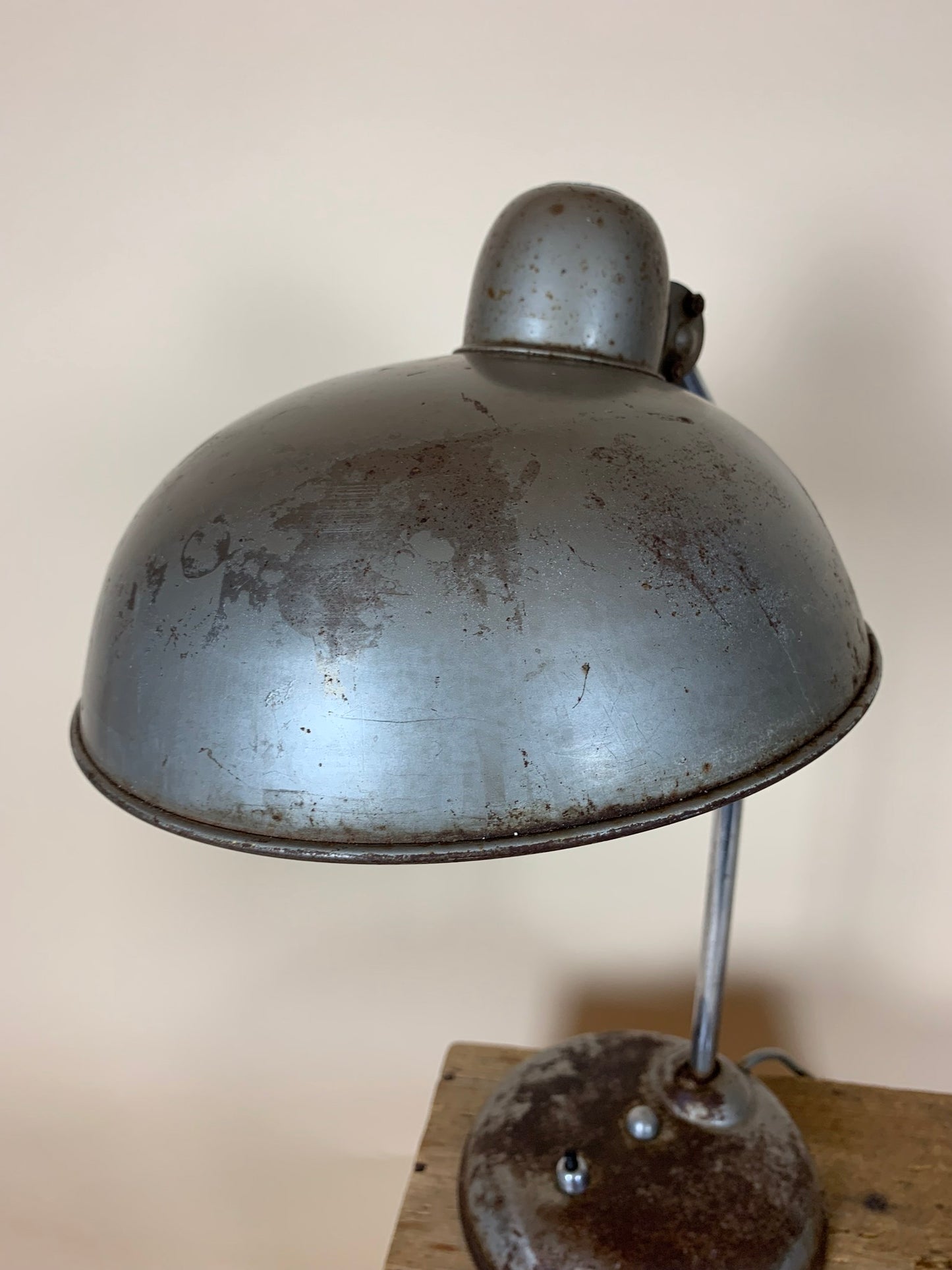 Helo Tischlampe mit viel schöner Patina