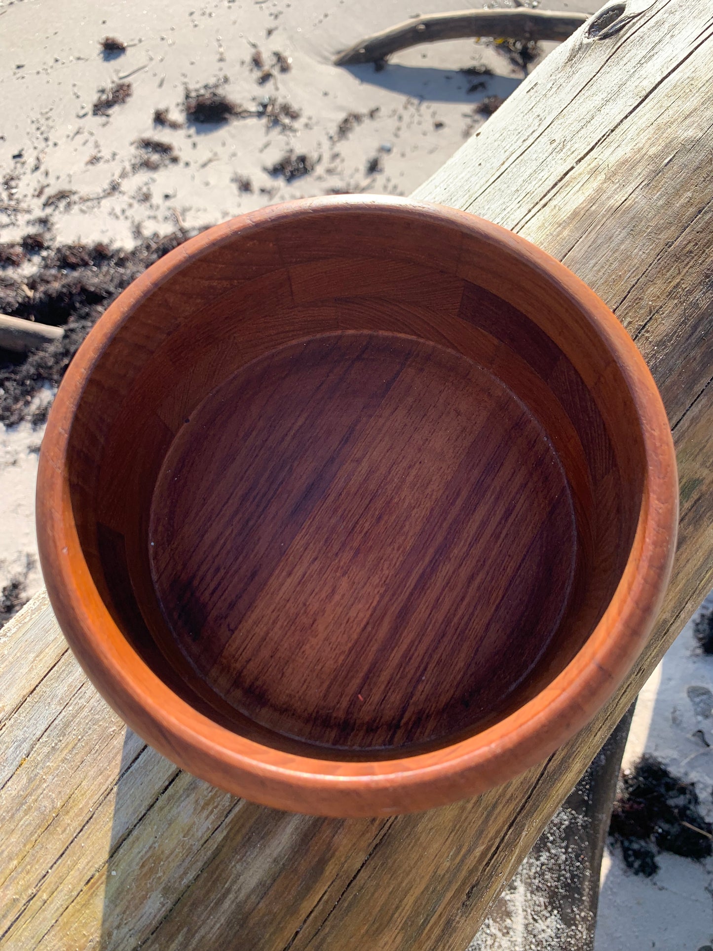 Schale aus Teakholz
