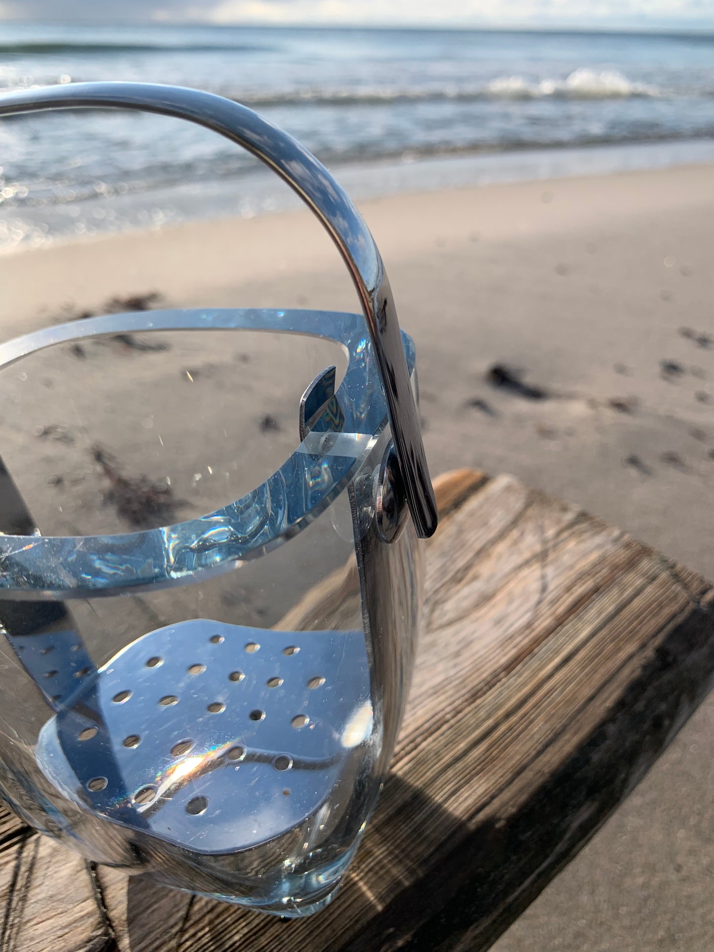 Eiskübel von Strömbergshyttan mit Rost und Zange