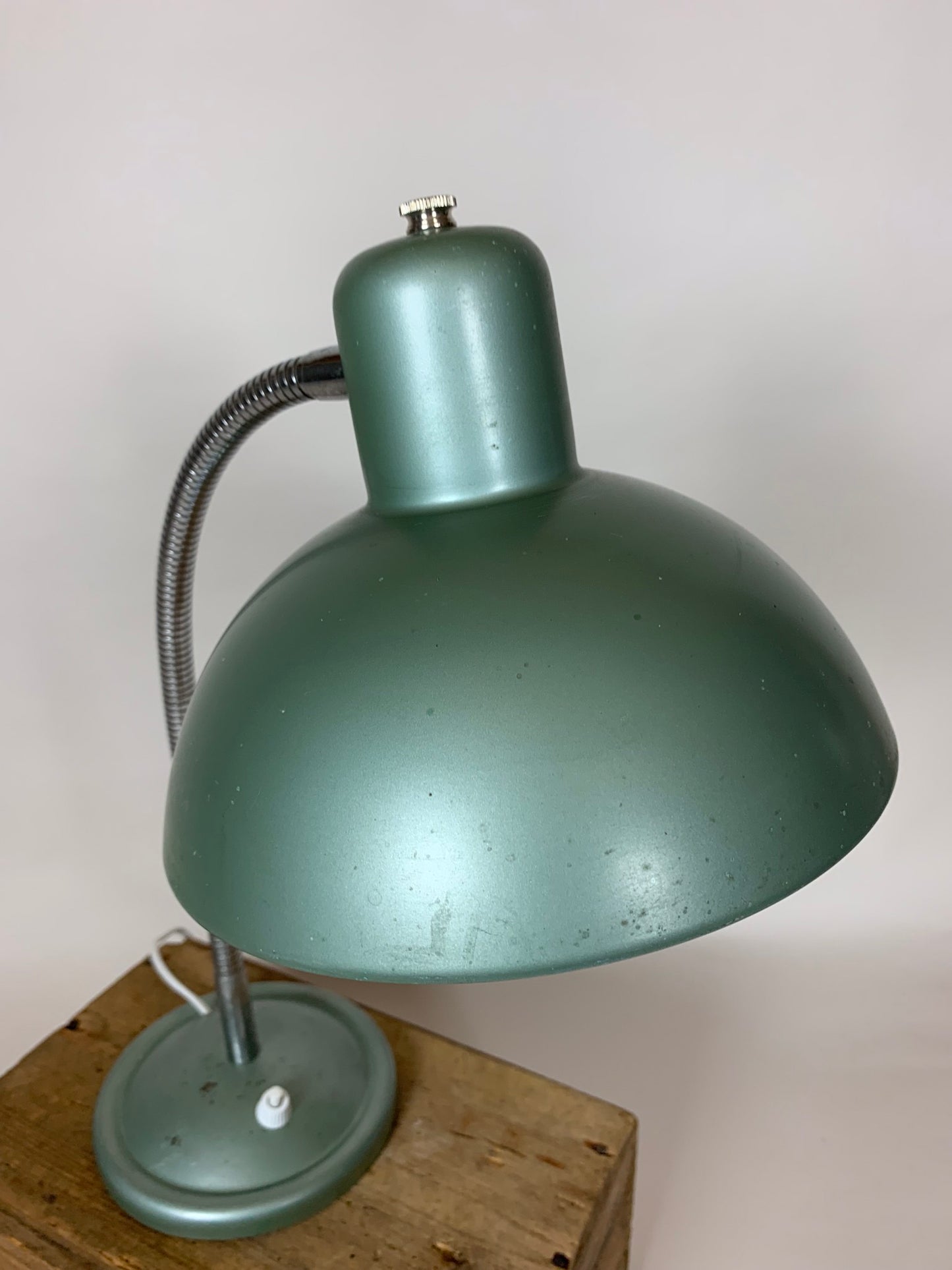 Schöne grüne französische Vintage Tischlampe