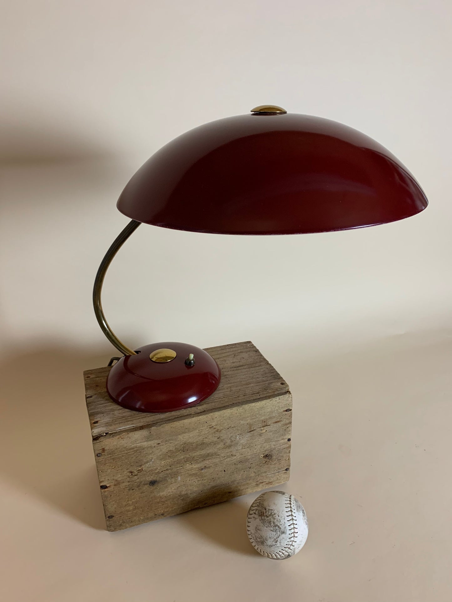 Helo Vintage Lampe in Dunkelrot